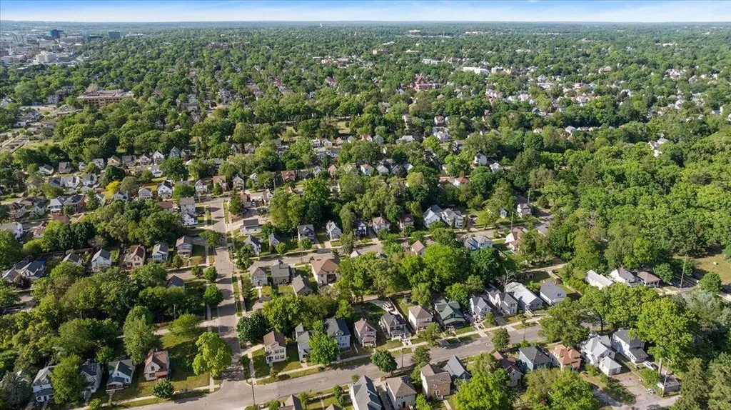 515 Woodlawn Street SE Grand Rapids City MI 49507