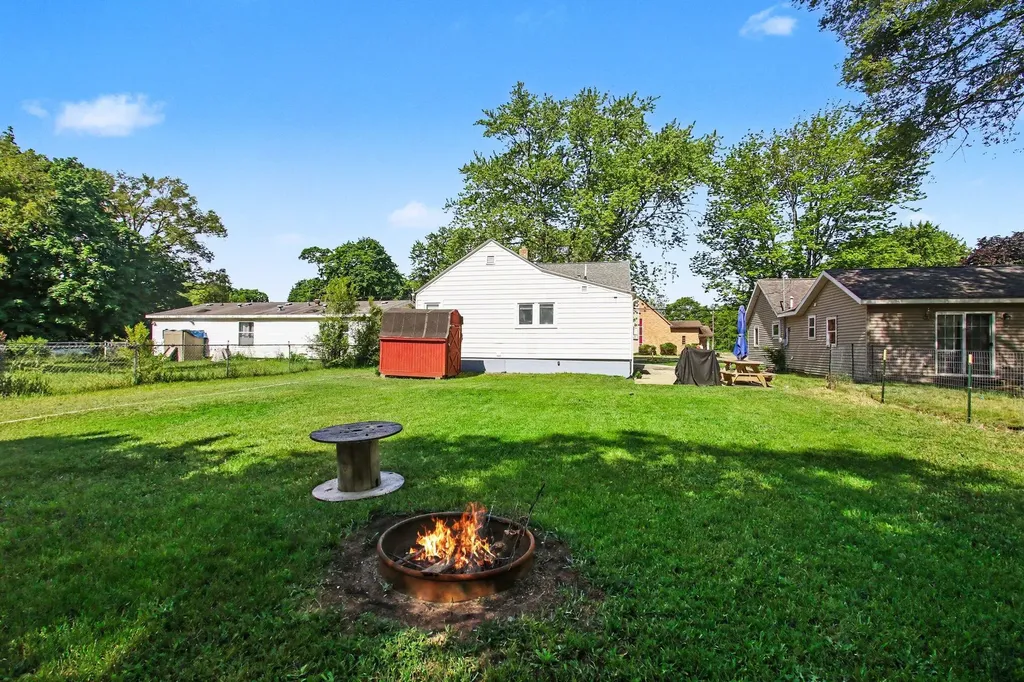1164 Center Street Muskegon Charter Township MI 49442