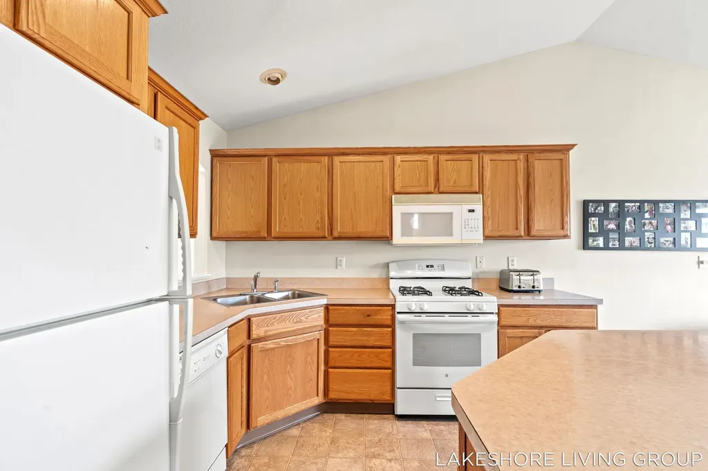 3769 Pine Meadow Drive Holland Charter Township MI 49424