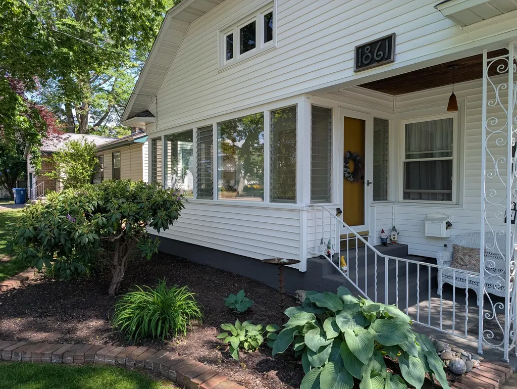 1861 Glen Avenue Muskegon City MI 49441