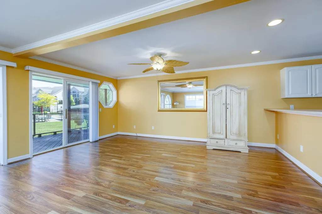 37868 Jefferson Avenue Harrison Charter Township MI 48045