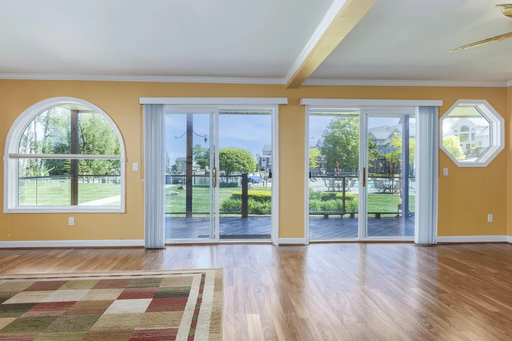37868 Jefferson Avenue Harrison Charter Township MI 48045