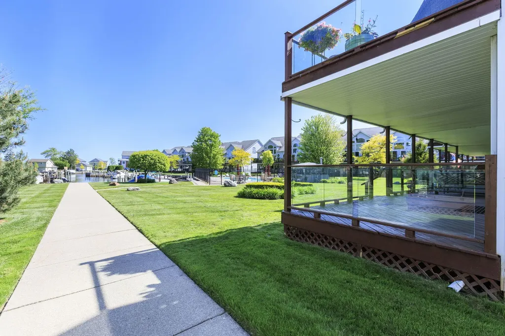 37868 Jefferson Avenue Harrison Charter Township MI 48045