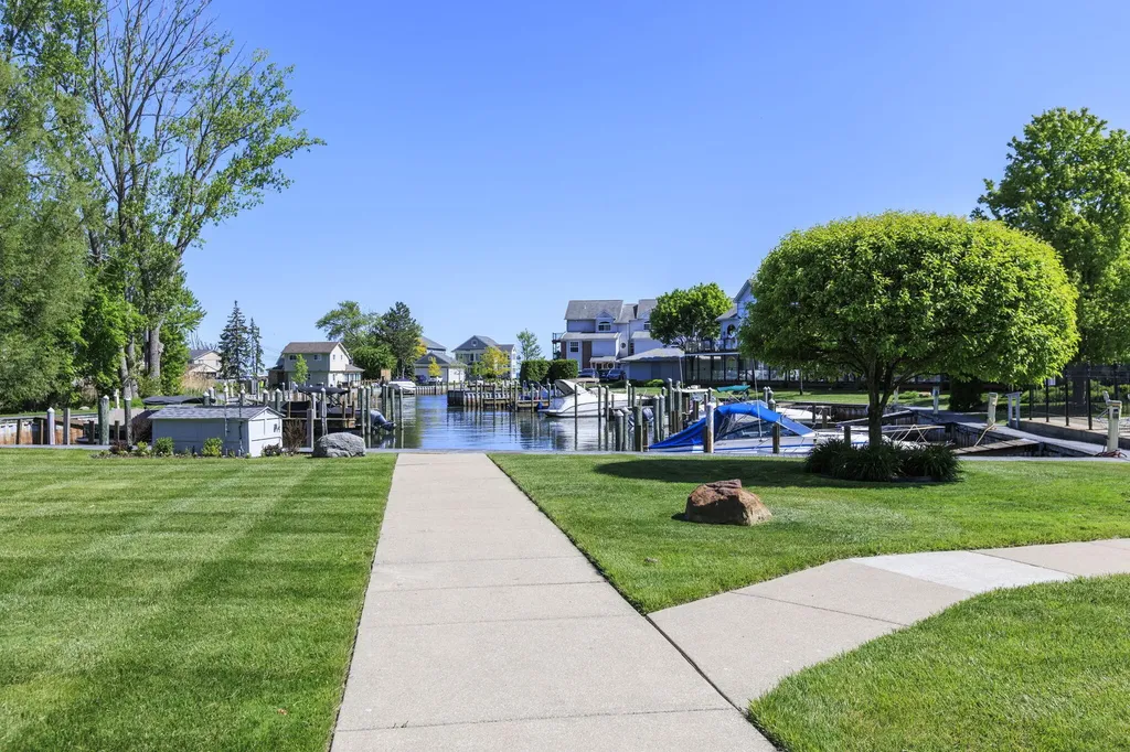 37868 Jefferson Avenue Harrison Charter Township MI 48045