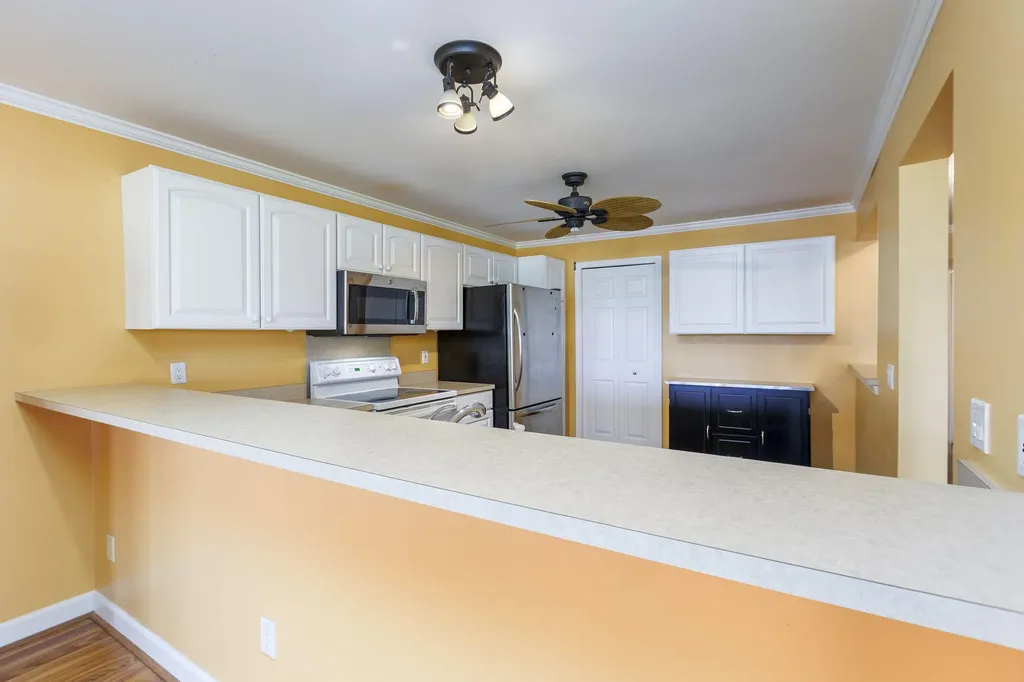 37868 Jefferson Avenue Harrison Charter Township MI 48045