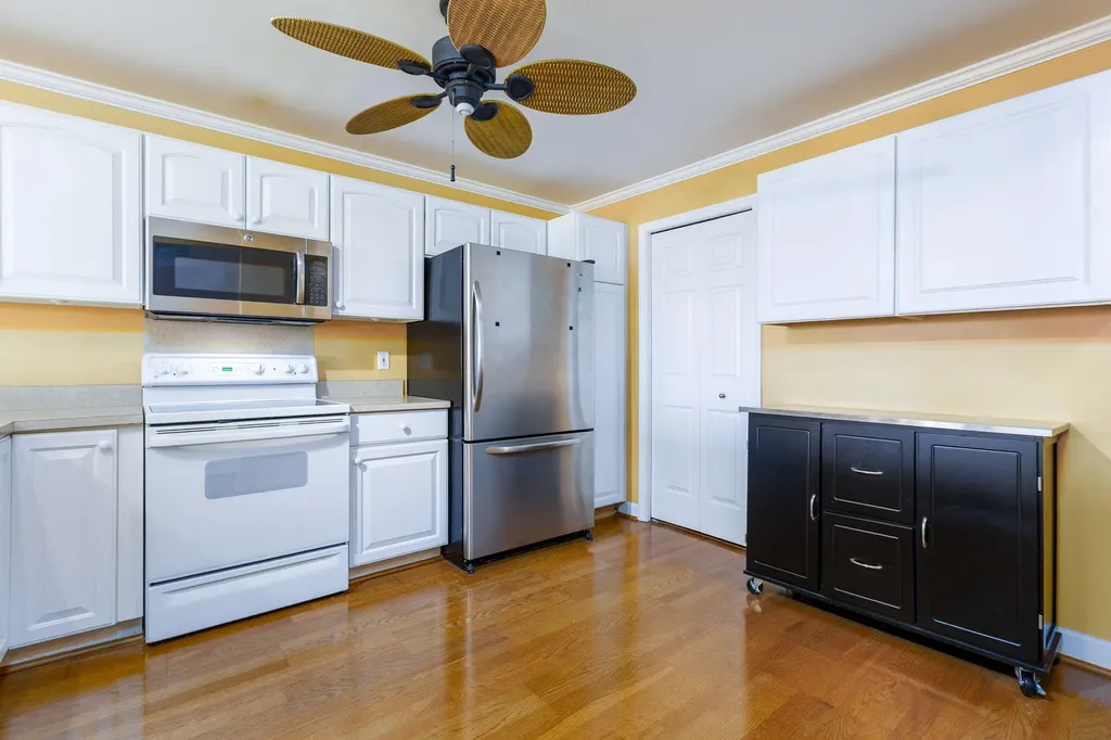 37868 Jefferson Avenue Harrison Charter Township MI 48045