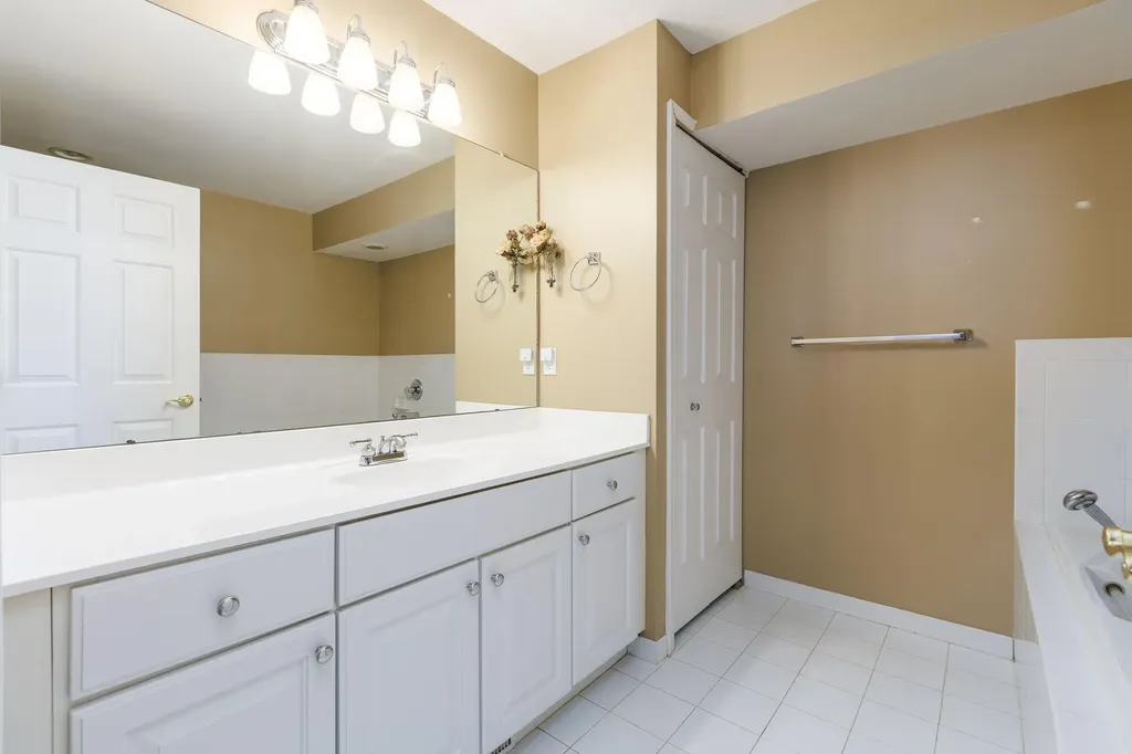37868 Jefferson Avenue Harrison Charter Township MI 48045