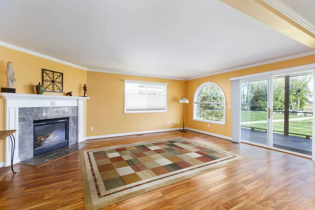 37868 Jefferson Avenue Harrison Charter Township MI 48045