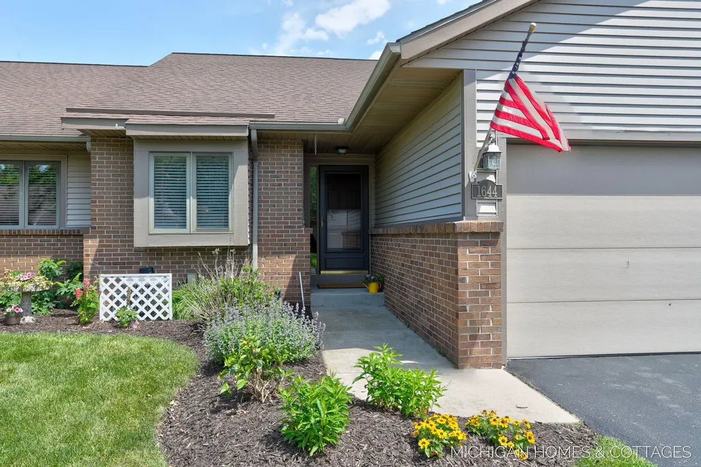 1644 Lakeview Drive Zeeland Charter Township MI 49464