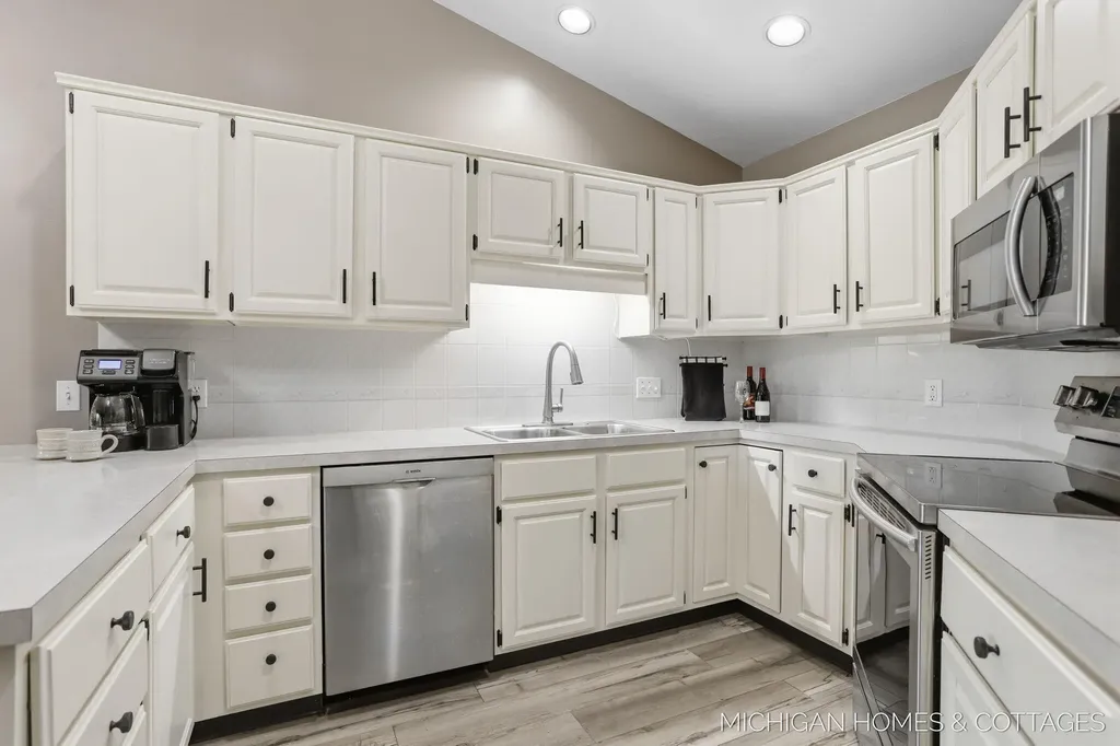 1644 Lakeview Drive Zeeland Charter Township MI 49464