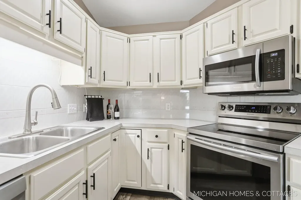 1644 Lakeview Drive Zeeland Charter Township MI 49464