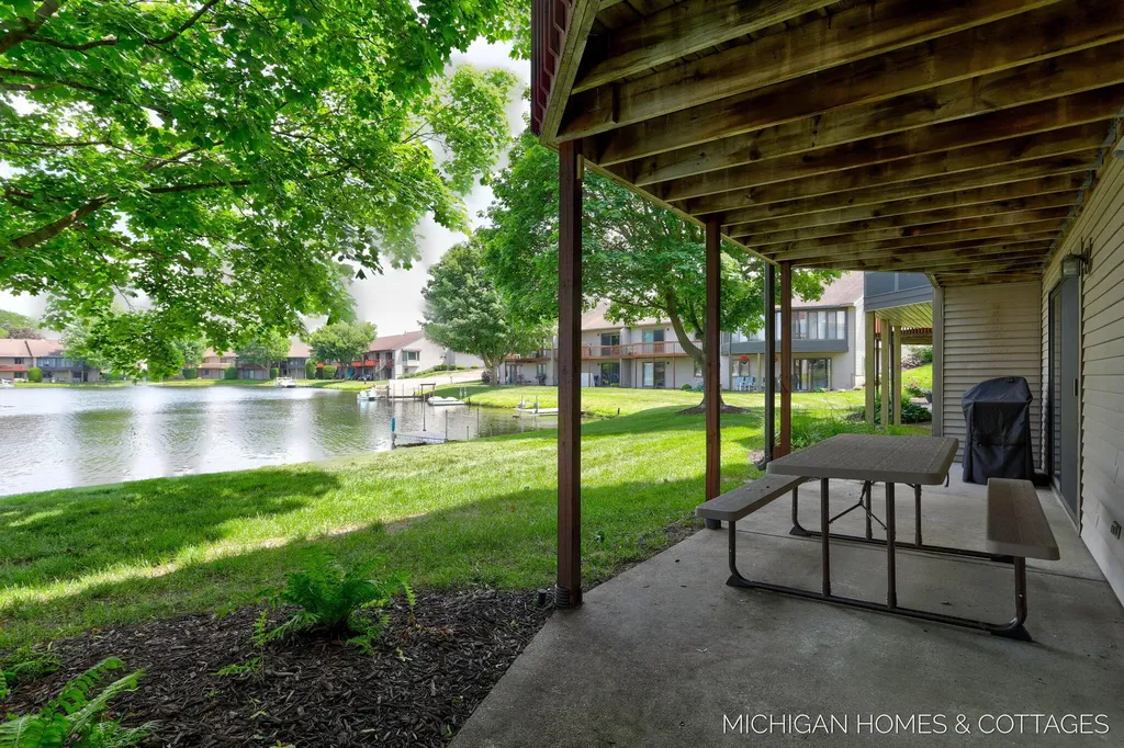 1644 Lakeview Drive Zeeland Charter Township MI 49464