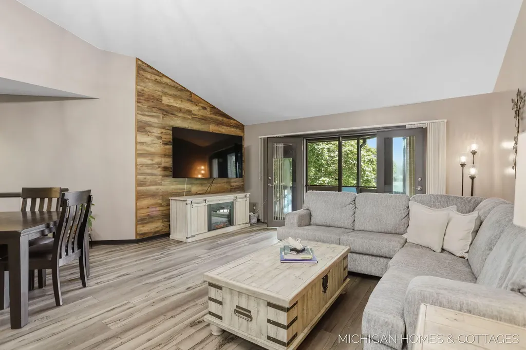 1644 Lakeview Drive Zeeland Charter Township MI 49464