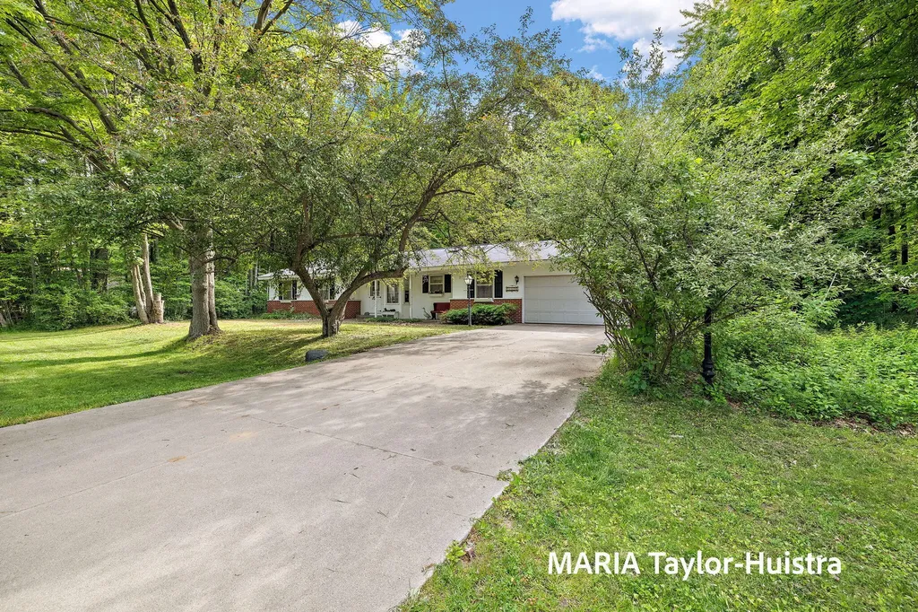 17690 Jordan Lane Ferrysburg City MI 49456