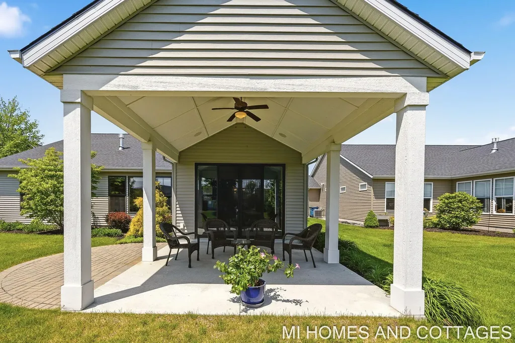 14052 Phoenix Place Holland Charter Township MI 49424