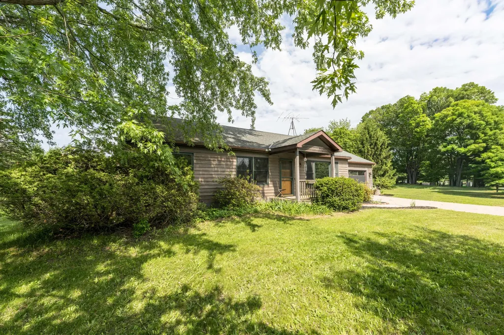 2995 65th Street Saugatuck Township MI 49408