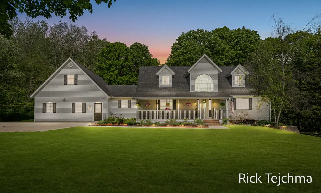 10345 Red Oak Ridge Reynolds Township MI 49329