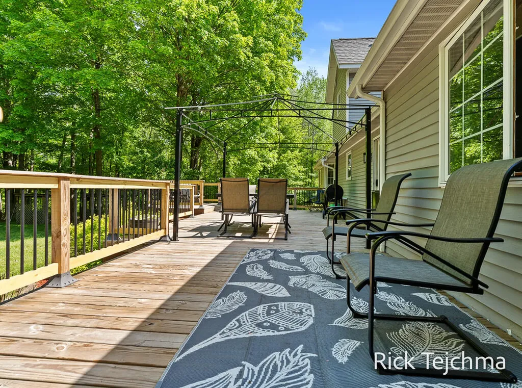10345 Red Oak Ridge Reynolds Township MI 49329