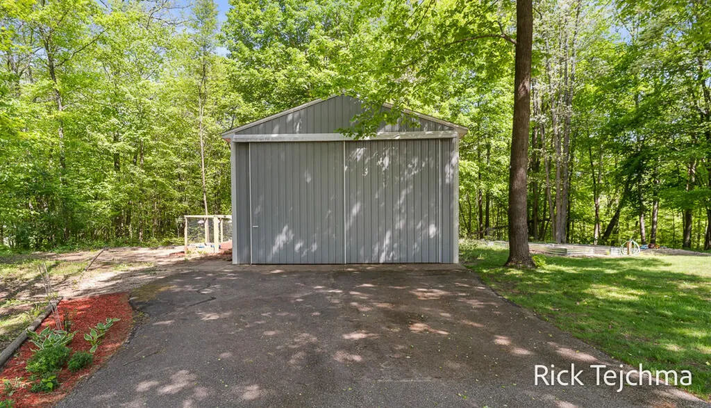 10345 Red Oak Ridge Reynolds Township MI 49329