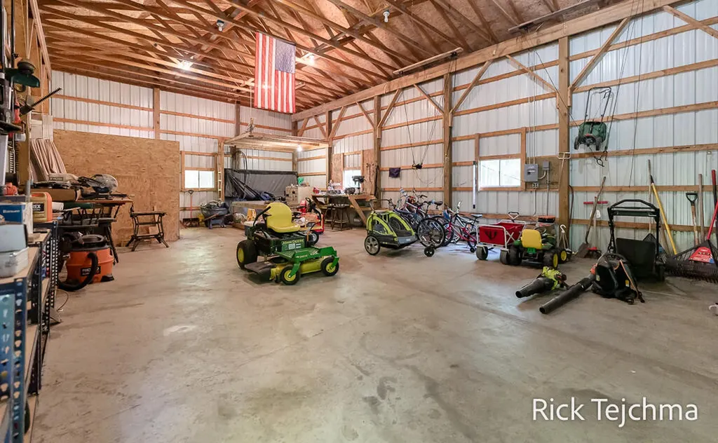 10345 Red Oak Ridge Reynolds Township MI 49329
