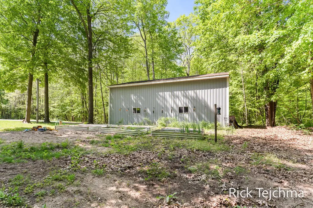 10345 Red Oak Ridge Reynolds Township MI 49329