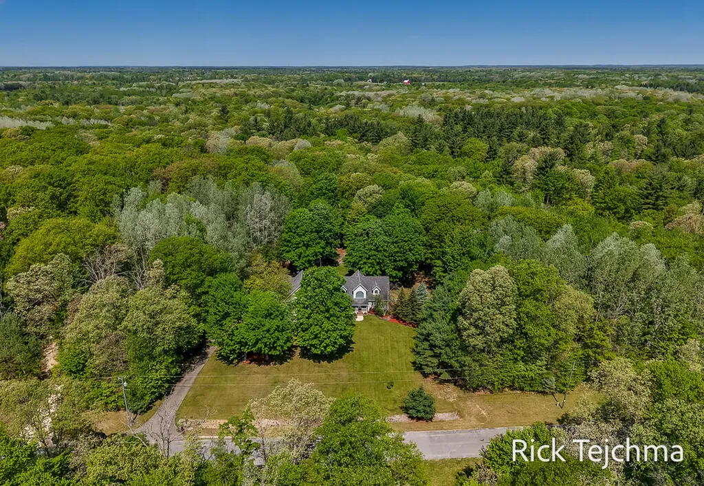 10345 Red Oak Ridge Reynolds Township MI 49329