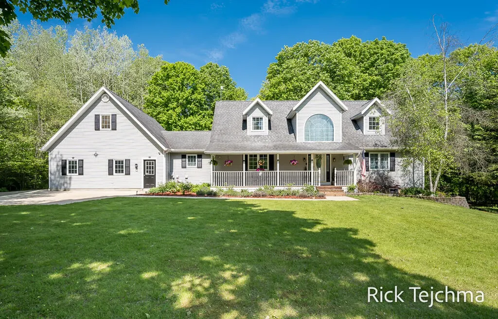 10345 Red Oak Ridge Reynolds Township MI 49329