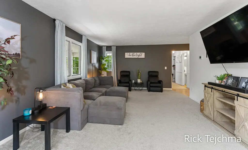 10345 Red Oak Ridge Reynolds Township MI 49329