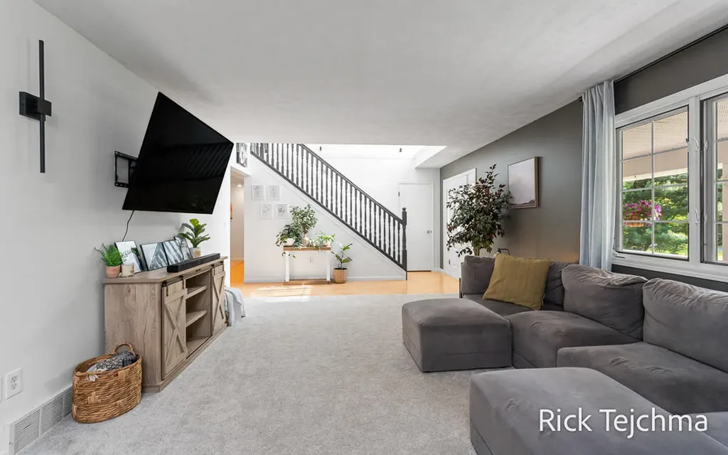 10345 Red Oak Ridge Reynolds Township MI 49329