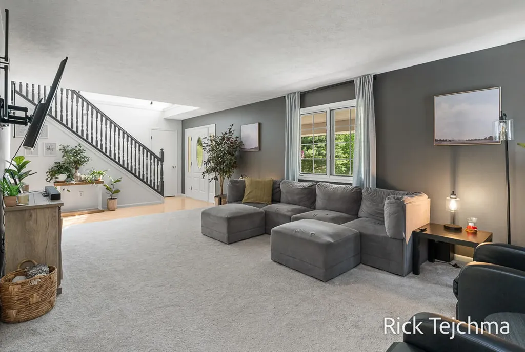 10345 Red Oak Ridge Reynolds Township MI 49329