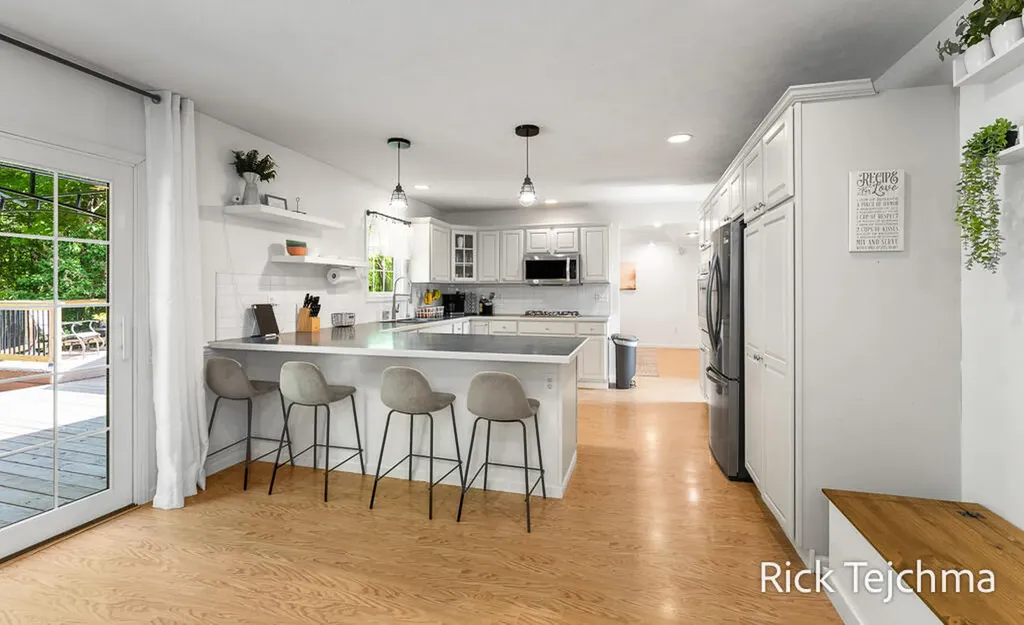 10345 Red Oak Ridge Reynolds Township MI 49329