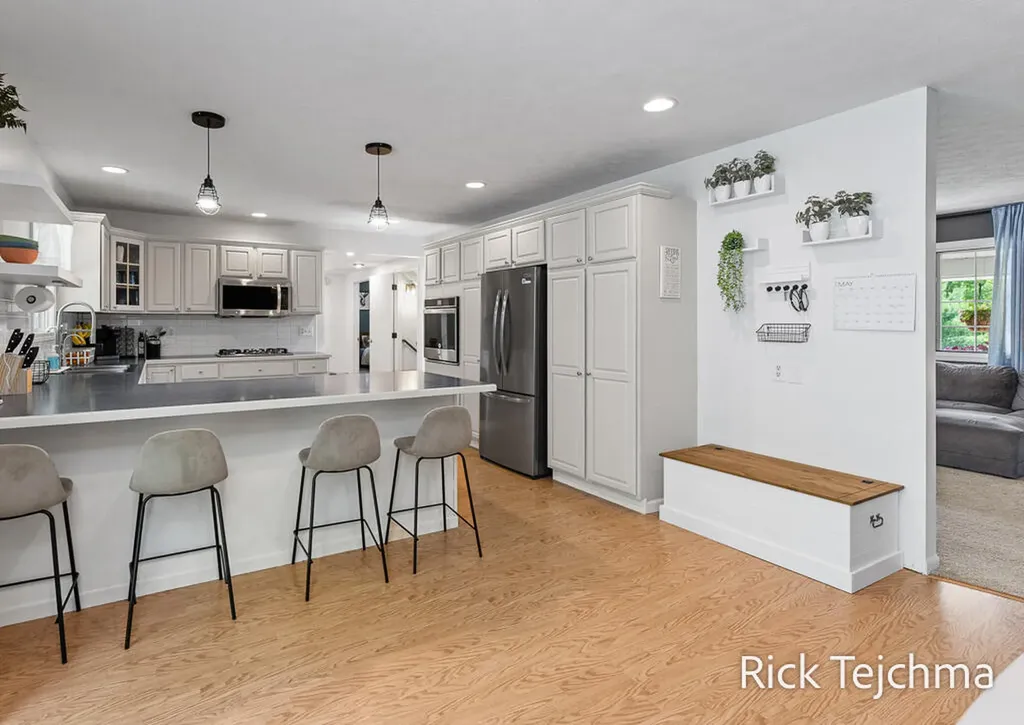 10345 Red Oak Ridge Reynolds Township MI 49329