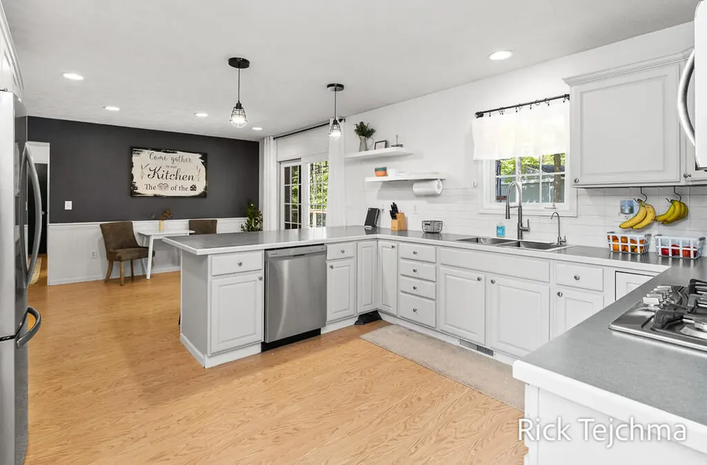 10345 Red Oak Ridge Reynolds Township MI 49329