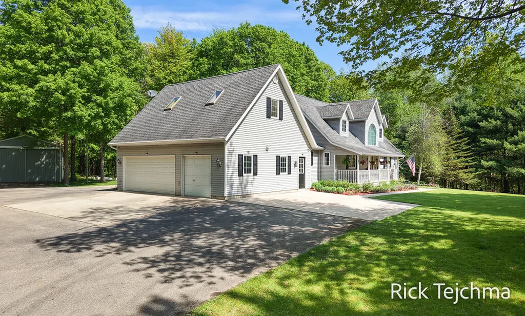 10345 Red Oak Ridge Reynolds Township MI 49329