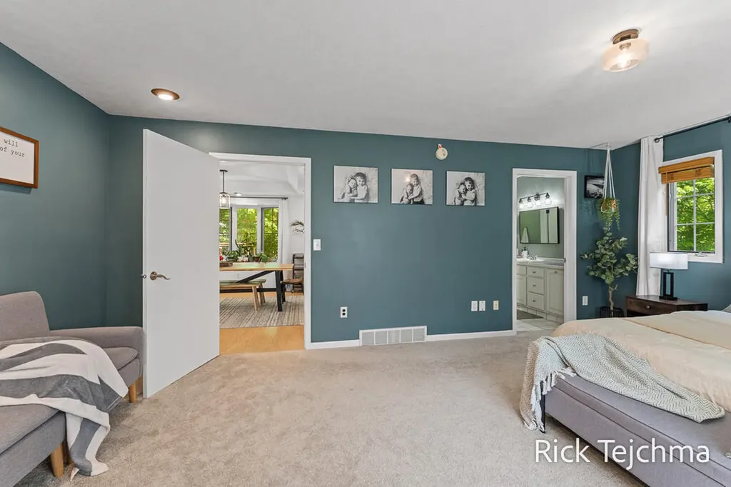 10345 Red Oak Ridge Reynolds Township MI 49329