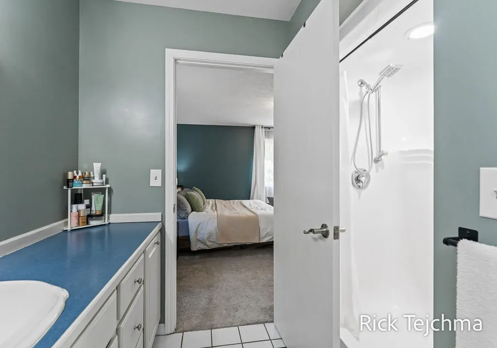 10345 Red Oak Ridge Reynolds Township MI 49329