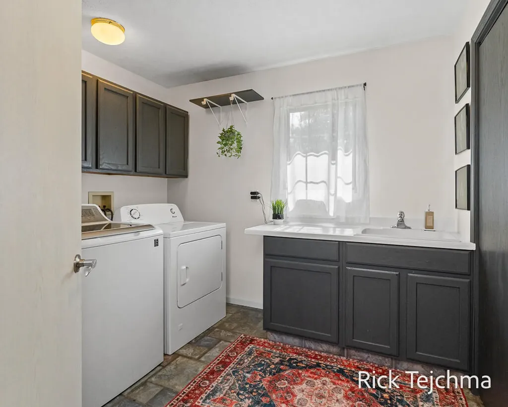 10345 Red Oak Ridge Reynolds Township MI 49329
