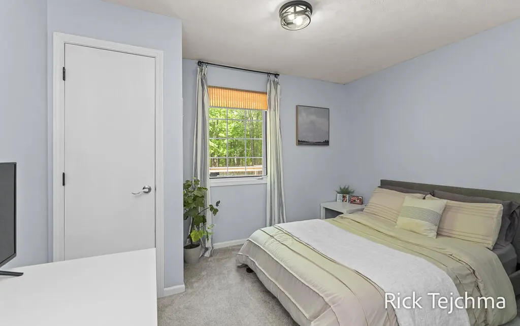 10345 Red Oak Ridge Reynolds Township MI 49329