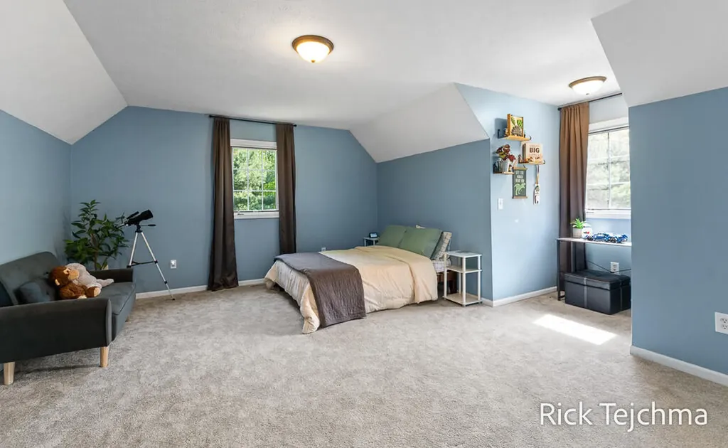 10345 Red Oak Ridge Reynolds Township MI 49329