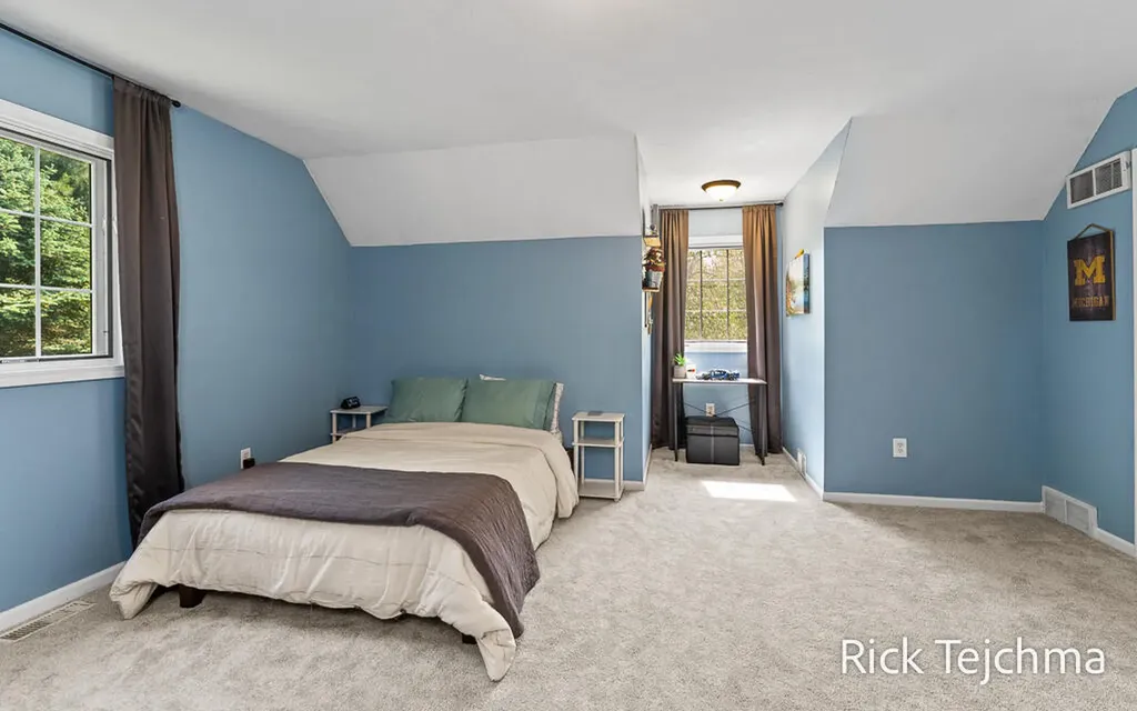 10345 Red Oak Ridge Reynolds Township MI 49329