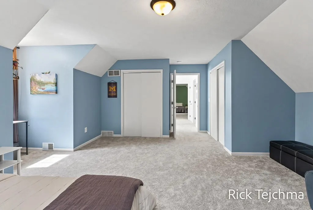 10345 Red Oak Ridge Reynolds Township MI 49329