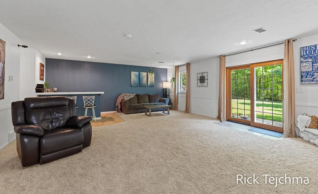 10345 Red Oak Ridge Reynolds Township MI 49329