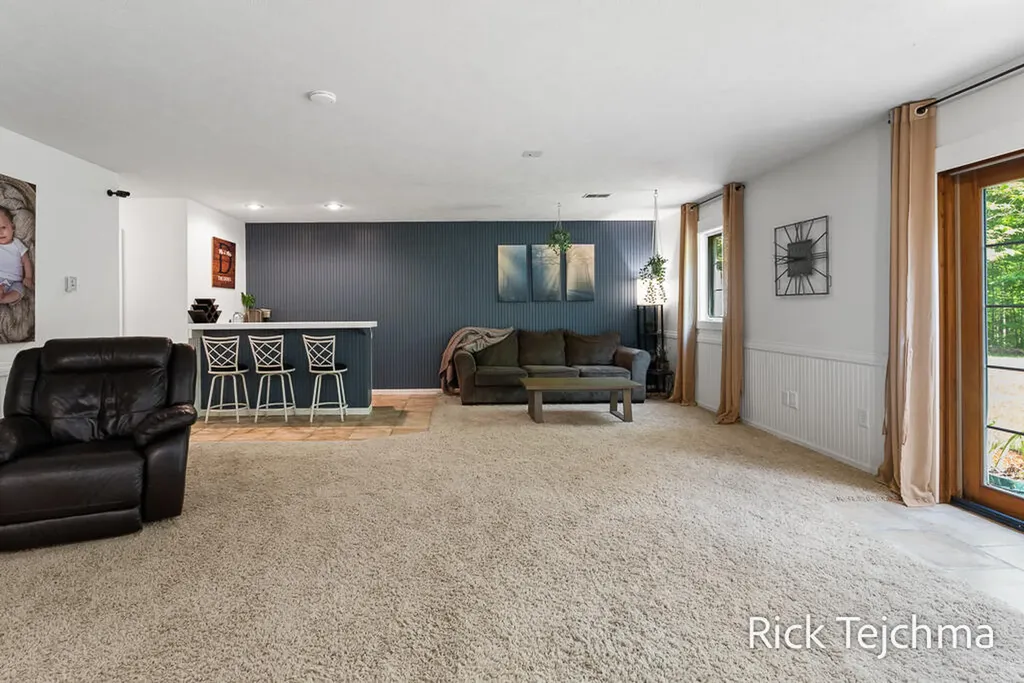 10345 Red Oak Ridge Reynolds Township MI 49329