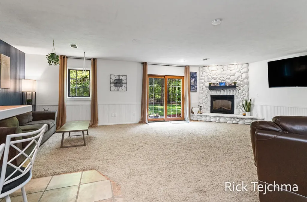 10345 Red Oak Ridge Reynolds Township MI 49329