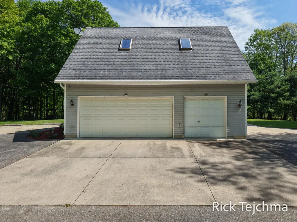 10345 Red Oak Ridge Reynolds Township MI 49329