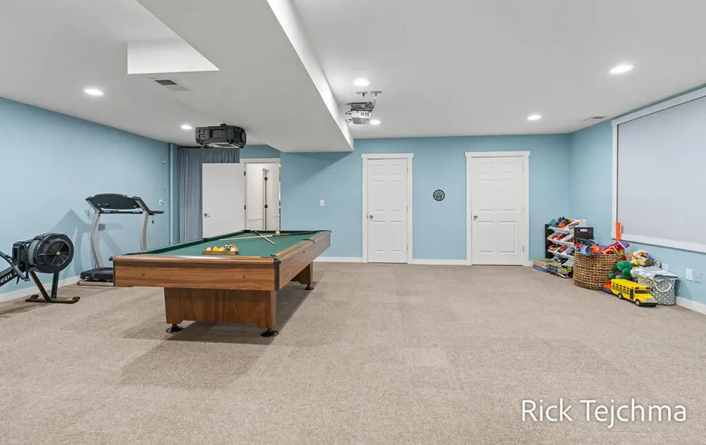 10345 Red Oak Ridge Reynolds Township MI 49329