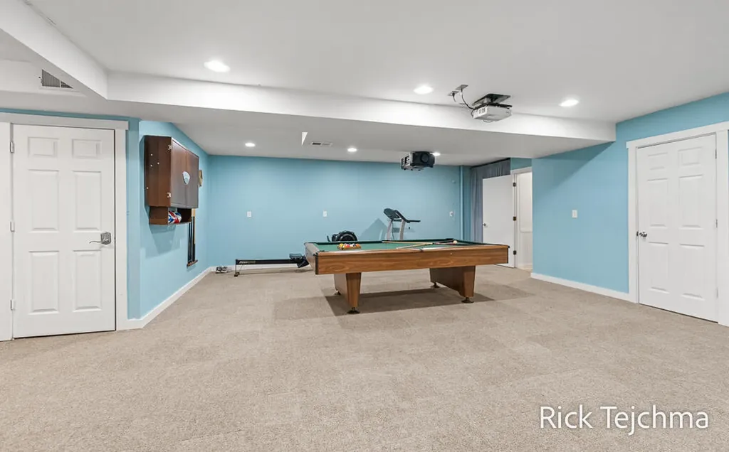 10345 Red Oak Ridge Reynolds Township MI 49329