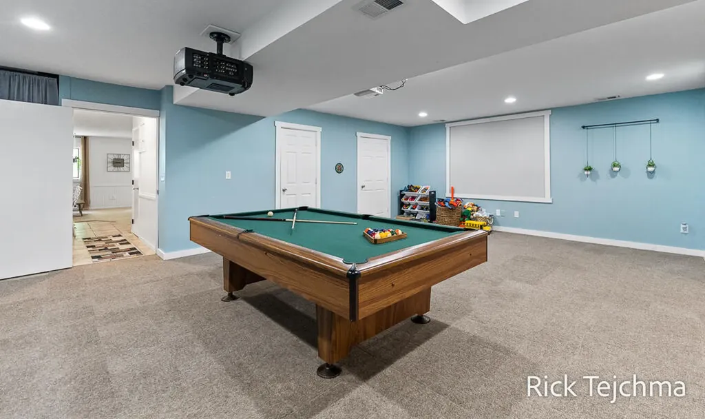 10345 Red Oak Ridge Reynolds Township MI 49329