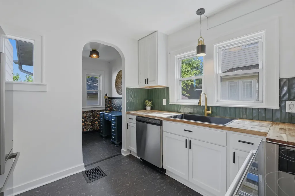 1019 Vernon Street NE Grand Rapids City MI 49503