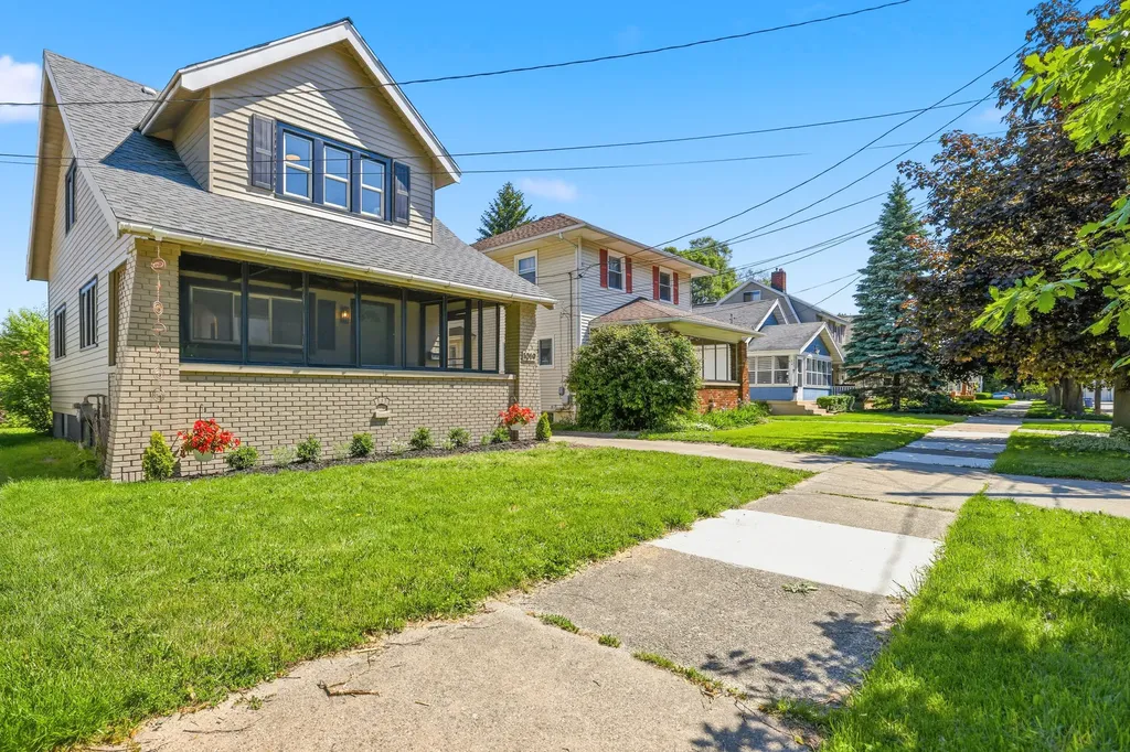 1019 Vernon Street NE Grand Rapids City MI 49503
